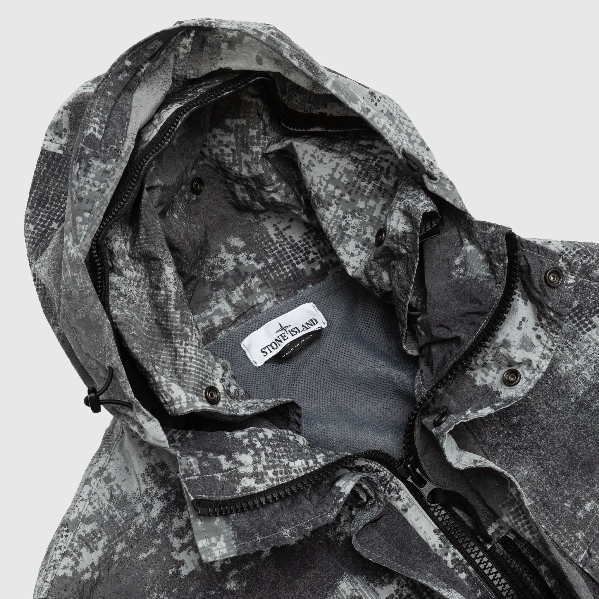 DISSOLVING GRID CAMO IN ECONYL® REGENERATED NYLON JACKET