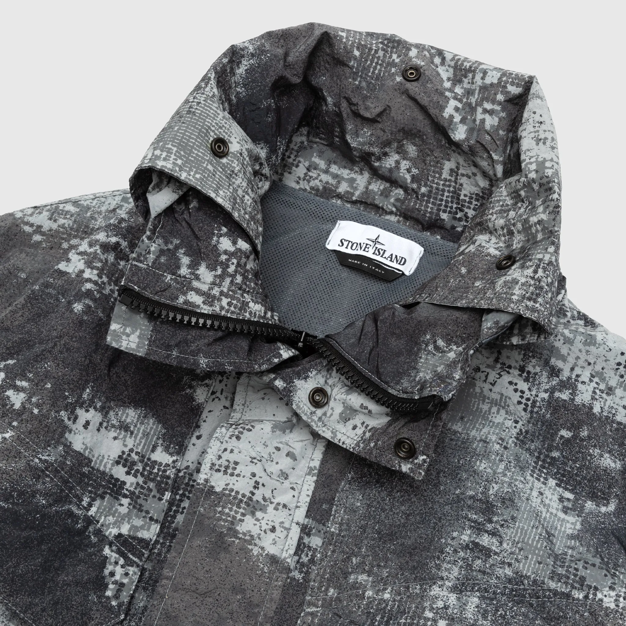 DISSOLVING GRID CAMO IN ECONYL® REGENERATED NYLON JACKET