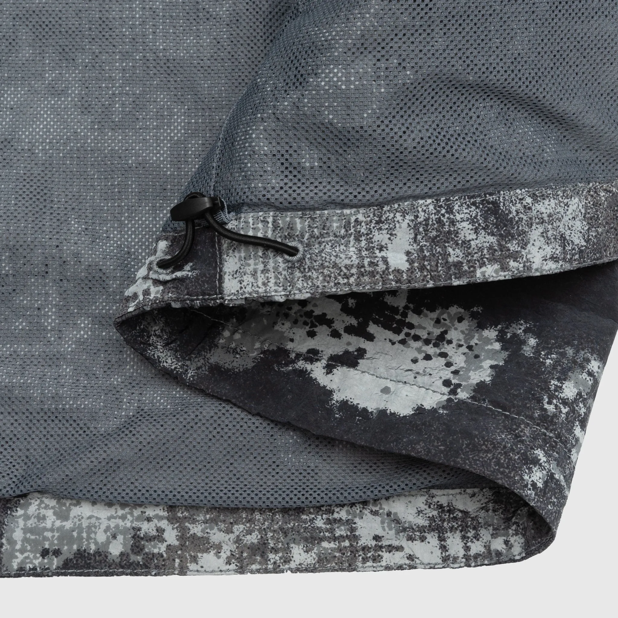 DISSOLVING GRID CAMO IN ECONYL® REGENERATED NYLON JACKET