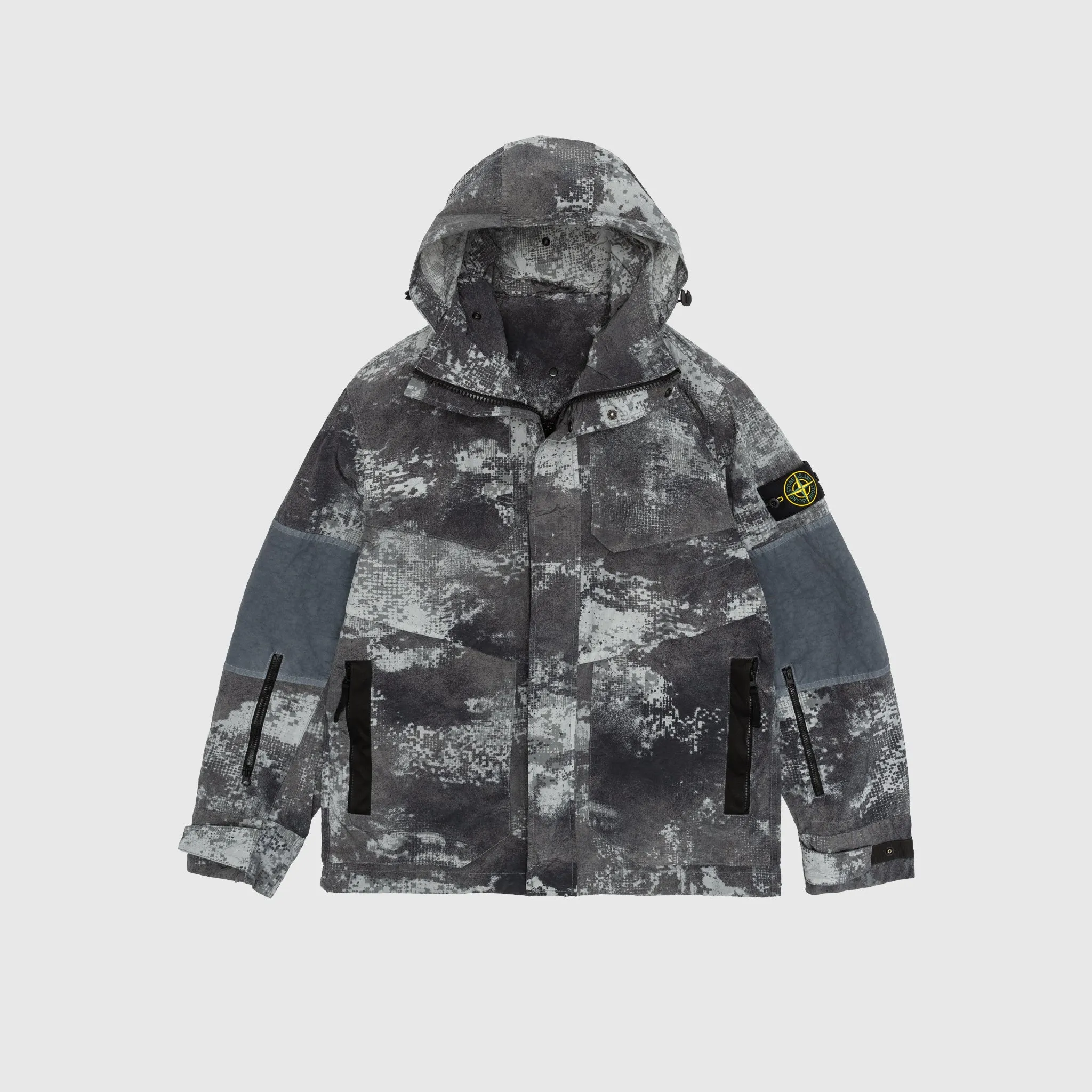 DISSOLVING GRID CAMO IN ECONYL® REGENERATED NYLON JACKET