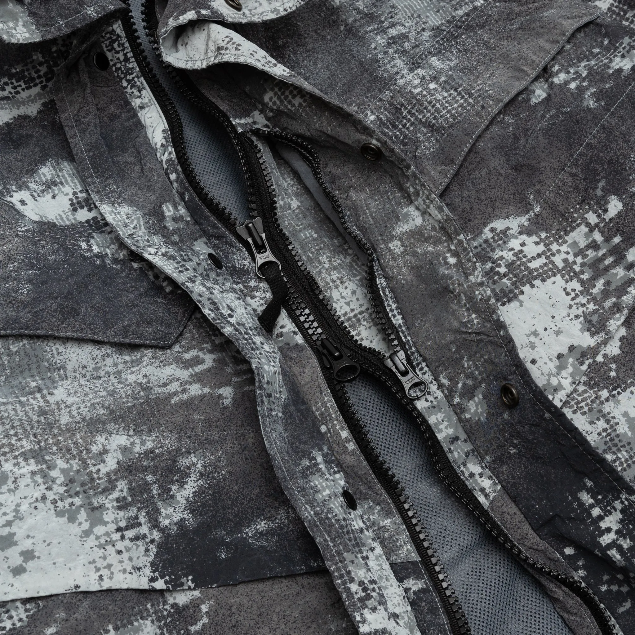 DISSOLVING GRID CAMO IN ECONYL® REGENERATED NYLON JACKET