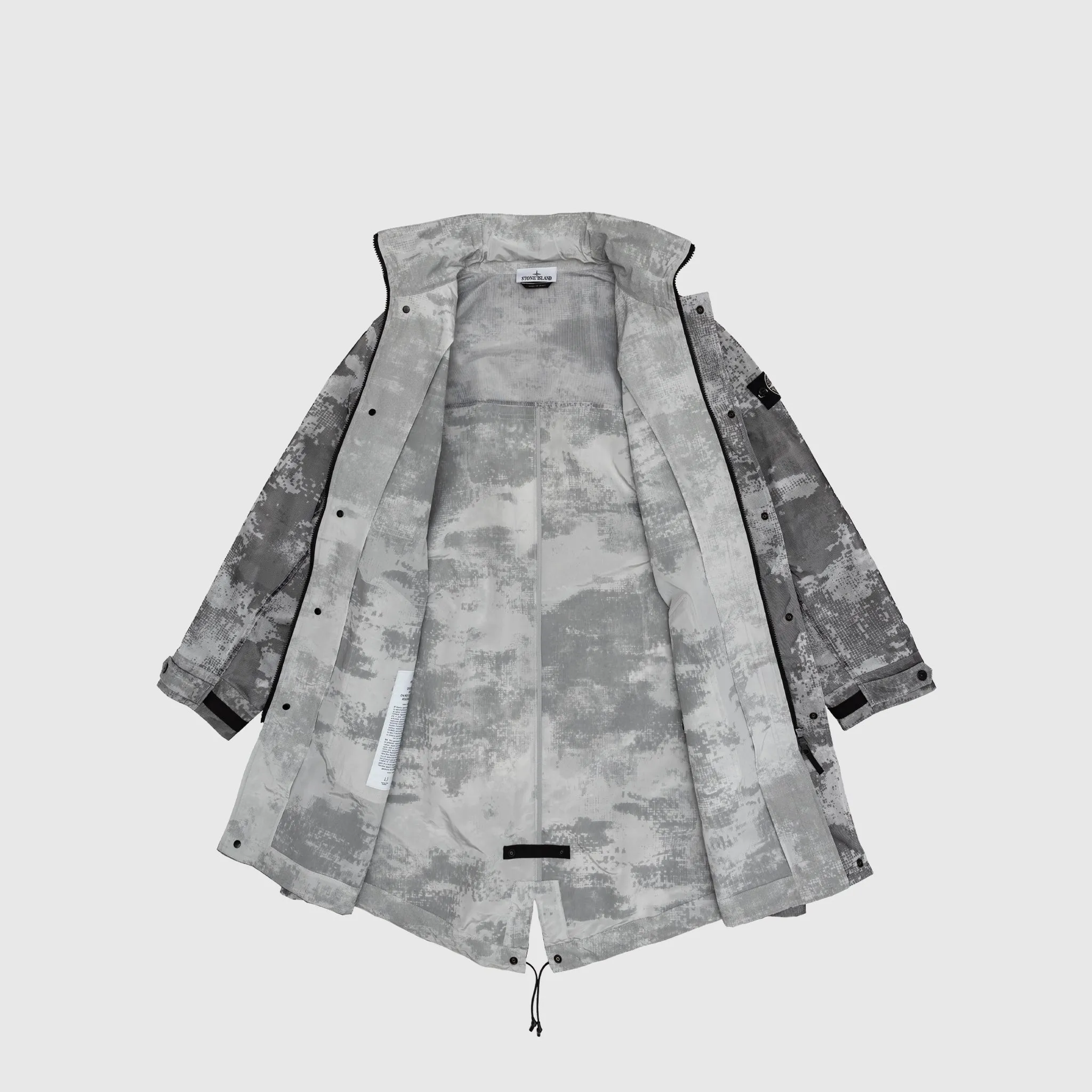 DISSOLVING GRID CAMO MESH ON REFLECTIVE ECONYL® REGENERATED JACKET