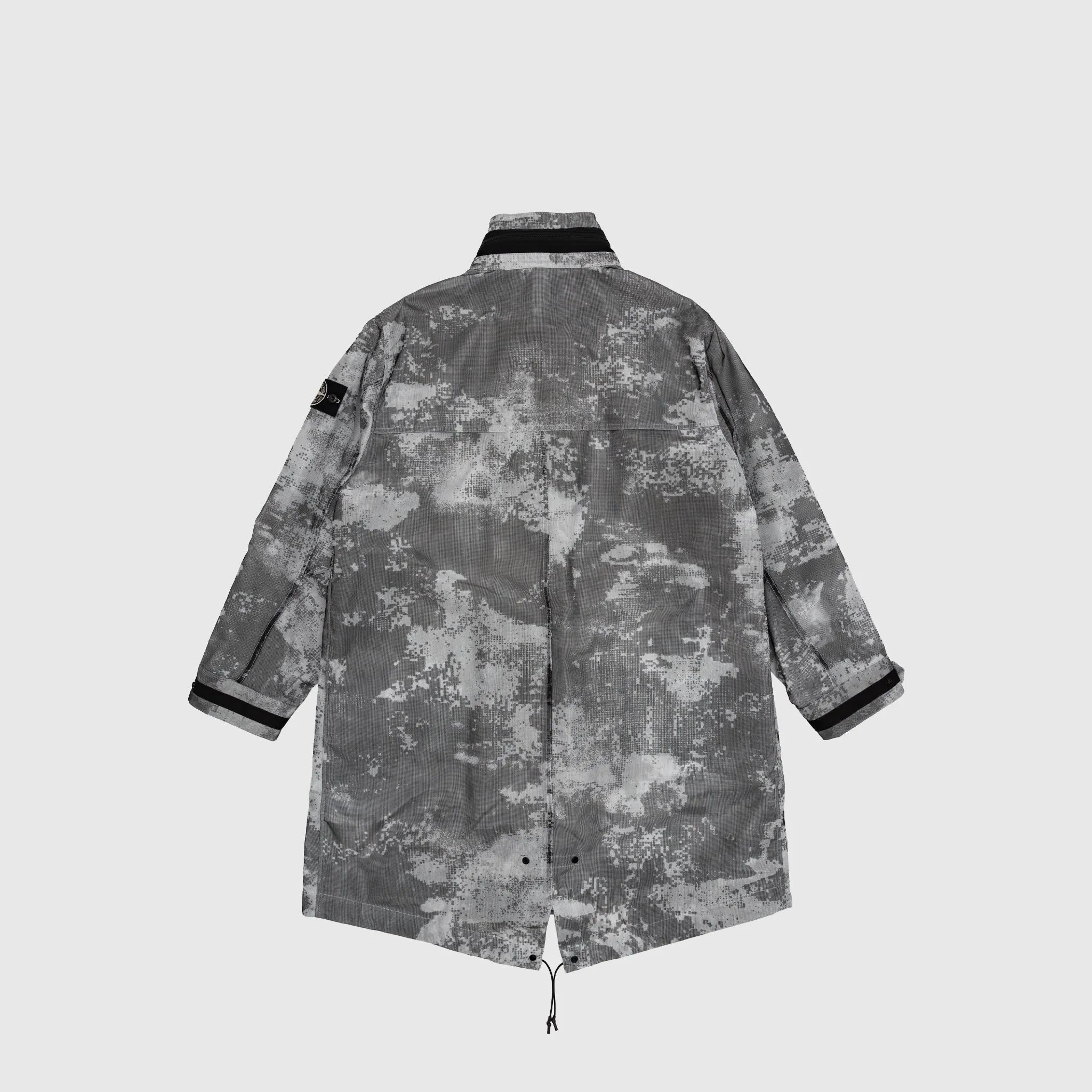 DISSOLVING GRID CAMO MESH ON REFLECTIVE ECONYL® REGENERATED JACKET